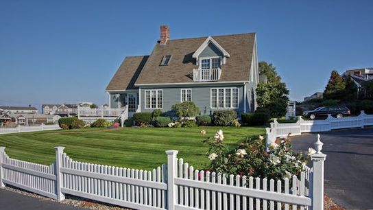Moving to Maine? Here’s What You Need to Know About Homeowners Insurance and Credit Scores (featured)
