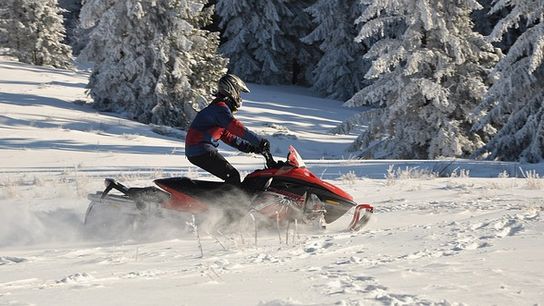 Exploring Maine’s Snowmobiling Wonderland: Safety and Scenic Adventures (featured)